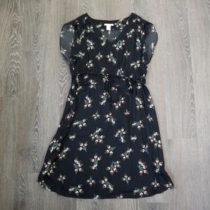 H&M flutter sleeve maternity dress